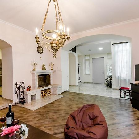 Comfortable House On Marjanishvili Tbilisi Ngoại thất bức ảnh