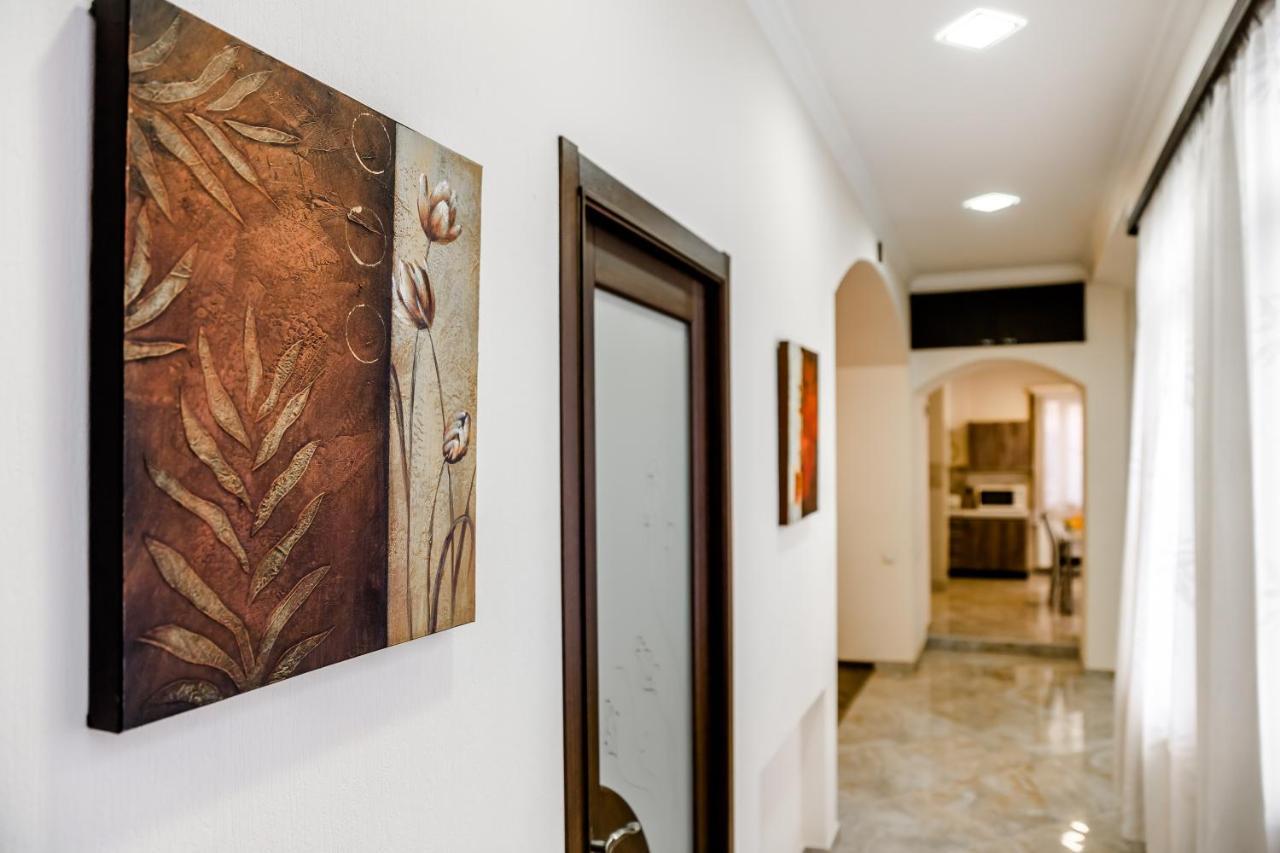 Comfortable House On Marjanishvili Tbilisi Ngoại thất bức ảnh