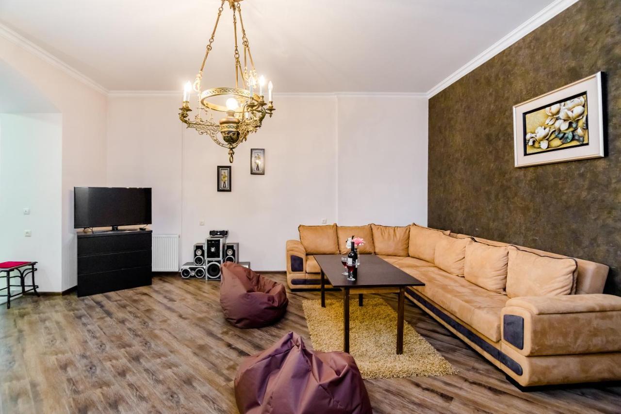 Comfortable House On Marjanishvili Tbilisi Ngoại thất bức ảnh