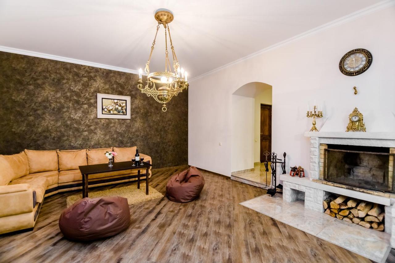 Comfortable House On Marjanishvili Tbilisi Ngoại thất bức ảnh