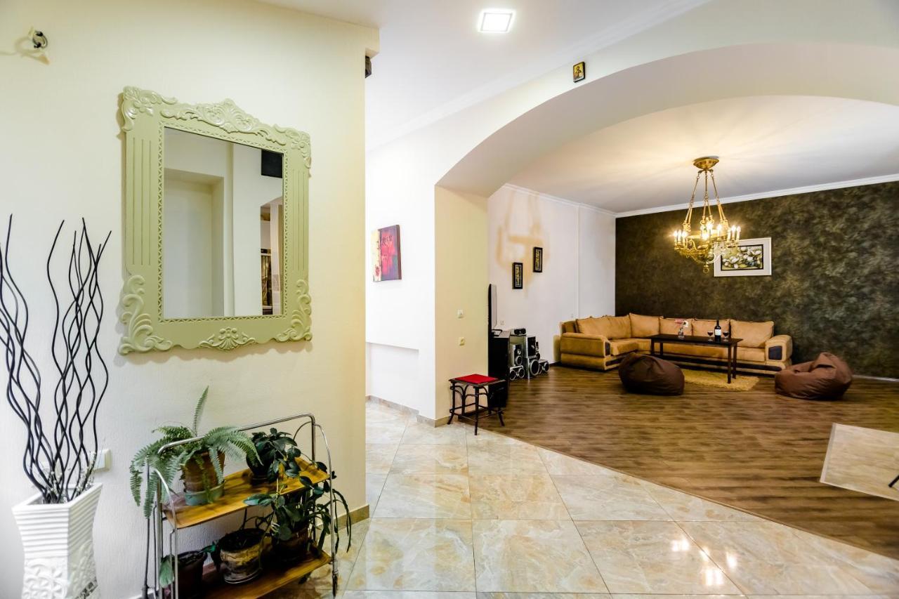 Comfortable House On Marjanishvili Tbilisi Ngoại thất bức ảnh