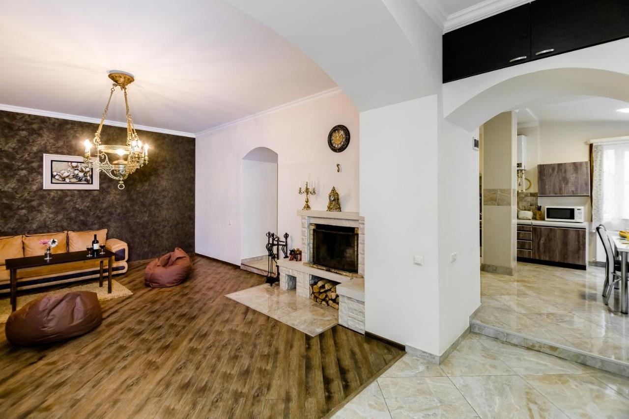 Comfortable House On Marjanishvili Tbilisi Ngoại thất bức ảnh