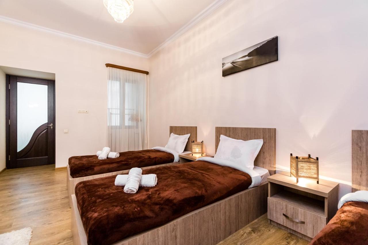 Comfortable House On Marjanishvili Tbilisi Ngoại thất bức ảnh