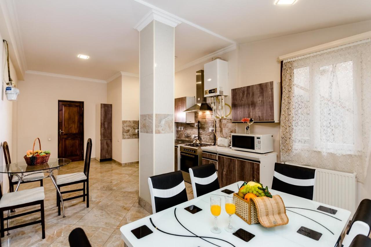 Comfortable House On Marjanishvili Tbilisi Ngoại thất bức ảnh