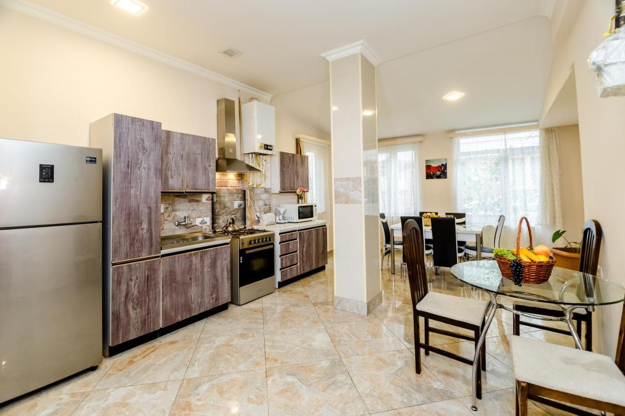 Comfortable House On Marjanishvili Tbilisi Ngoại thất bức ảnh