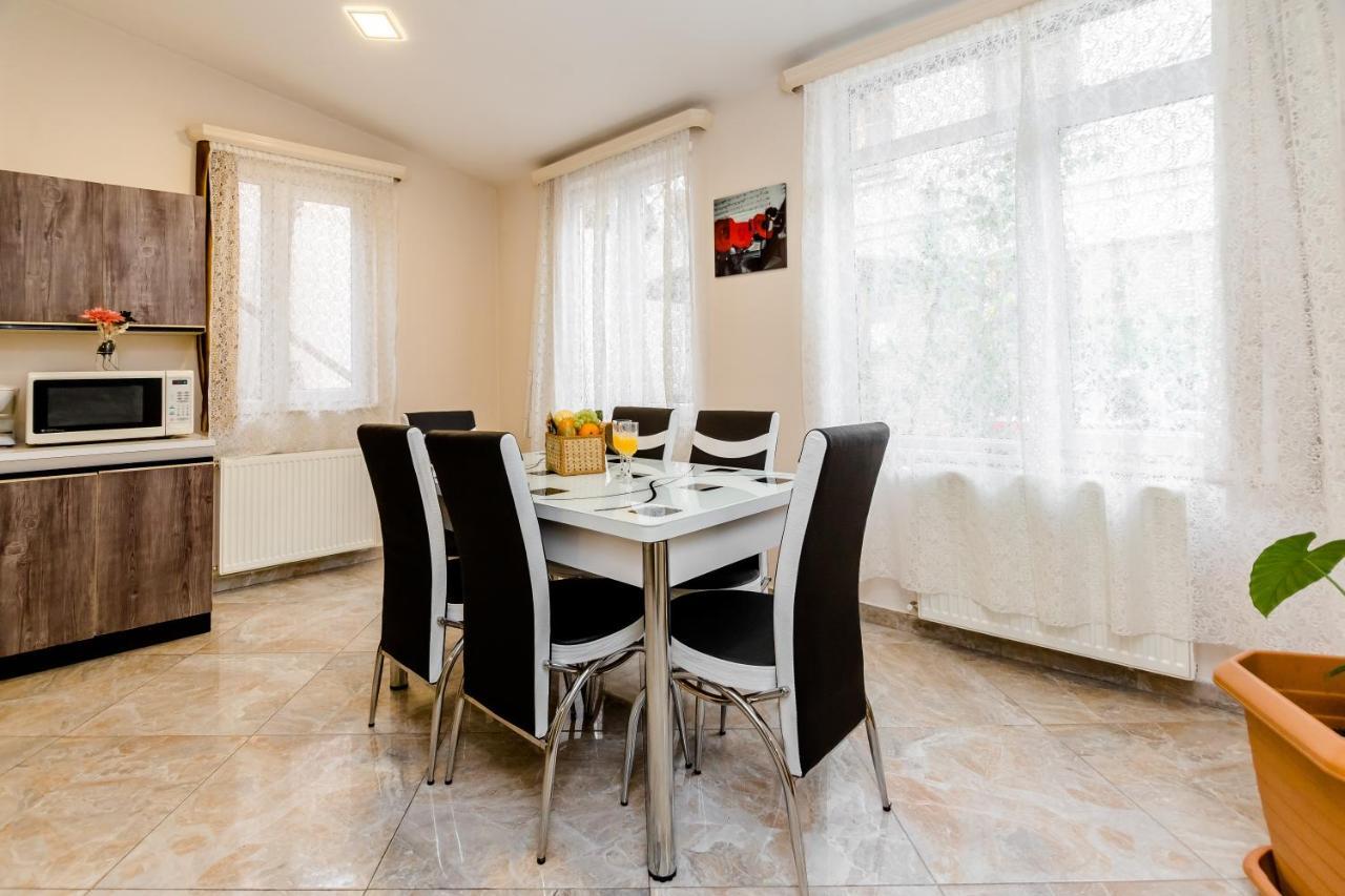 Comfortable House On Marjanishvili Tbilisi Ngoại thất bức ảnh