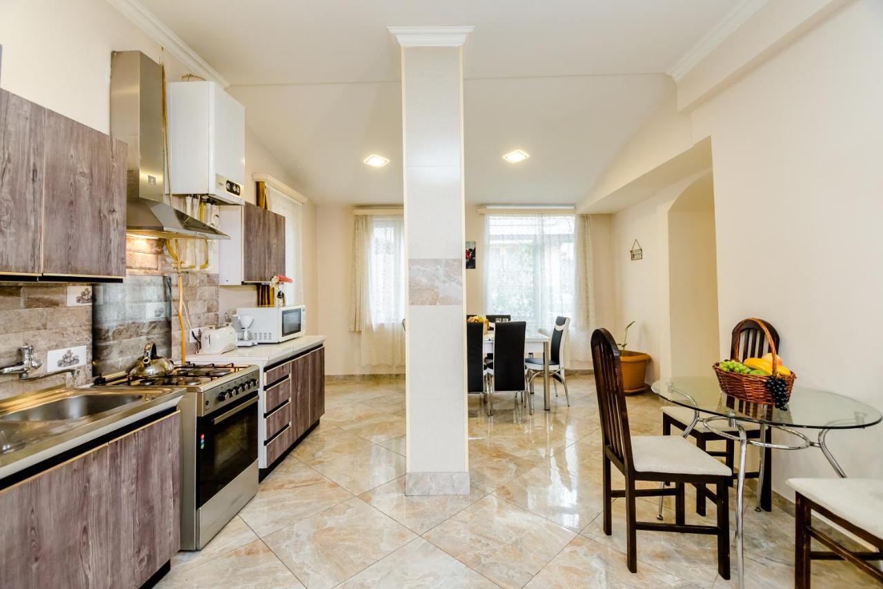 Comfortable House On Marjanishvili Tbilisi Ngoại thất bức ảnh