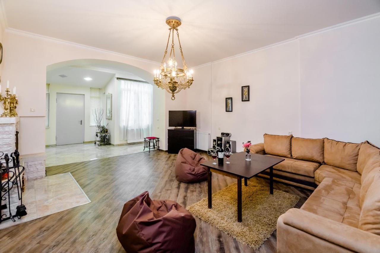 Comfortable House On Marjanishvili Tbilisi Ngoại thất bức ảnh