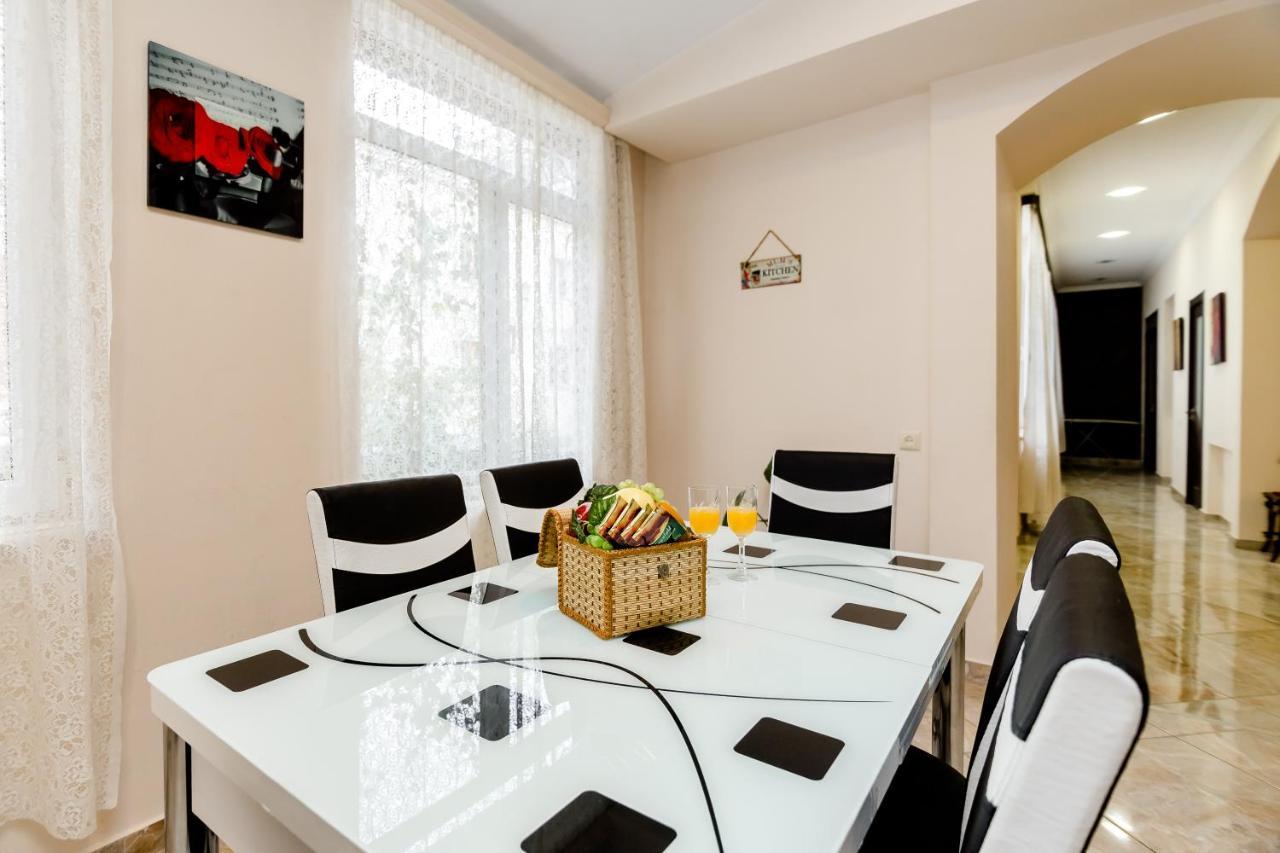 Comfortable House On Marjanishvili Tbilisi Ngoại thất bức ảnh