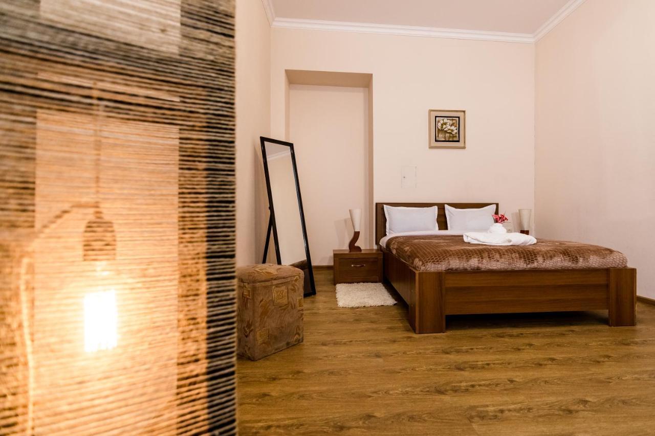 Comfortable House On Marjanishvili Tbilisi Ngoại thất bức ảnh