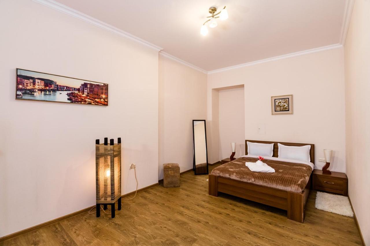 Comfortable House On Marjanishvili Tbilisi Ngoại thất bức ảnh
